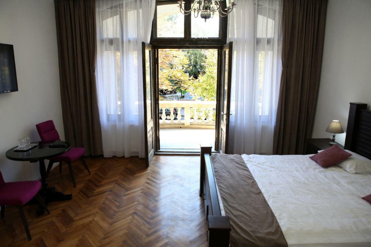 Aleea Teilor Hotel Cîmpulung Kültér fotó