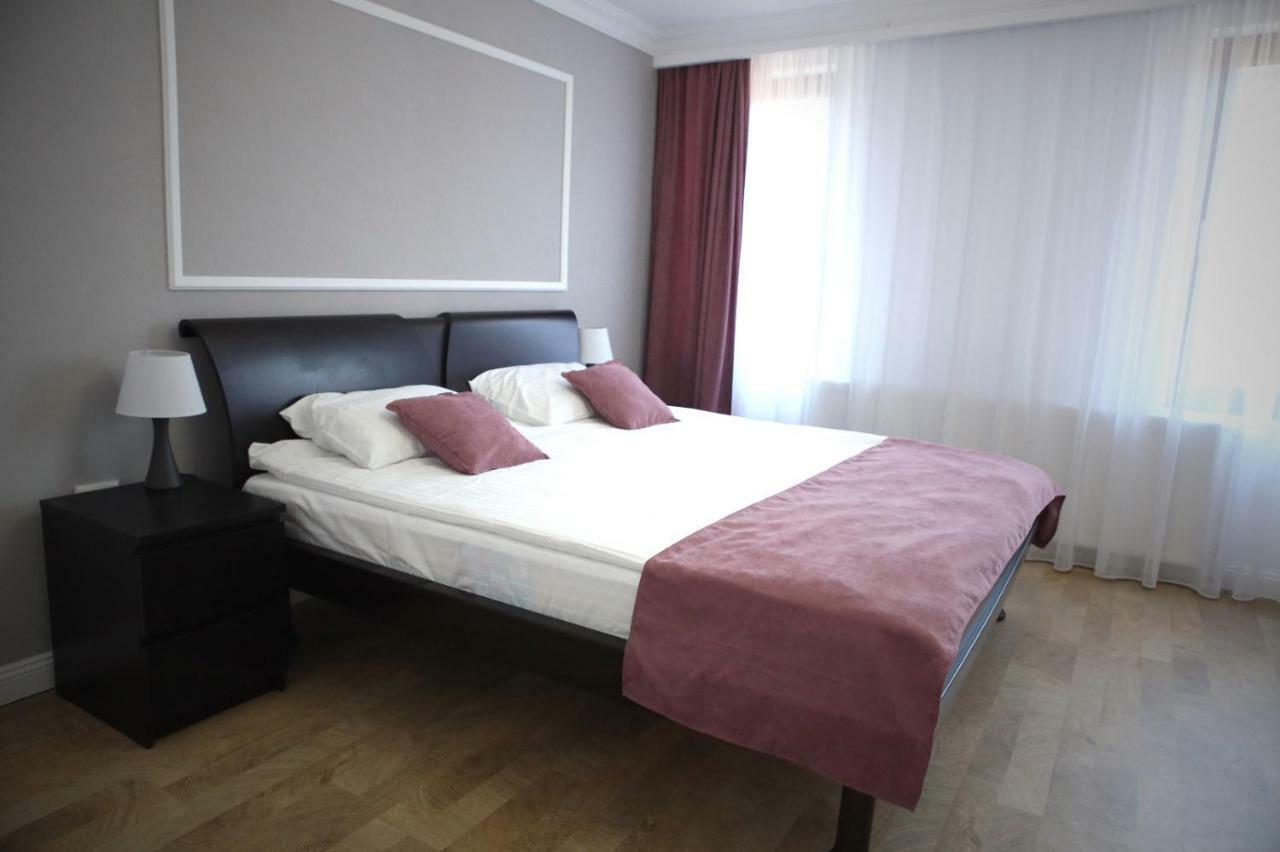 Aleea Teilor Hotel Cîmpulung Kültér fotó