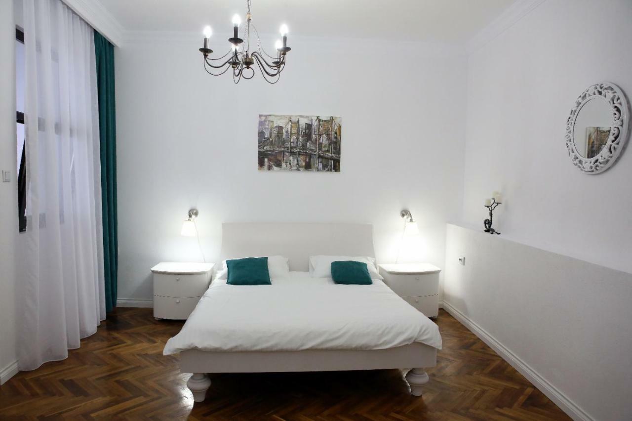Aleea Teilor Hotel Cîmpulung Kültér fotó