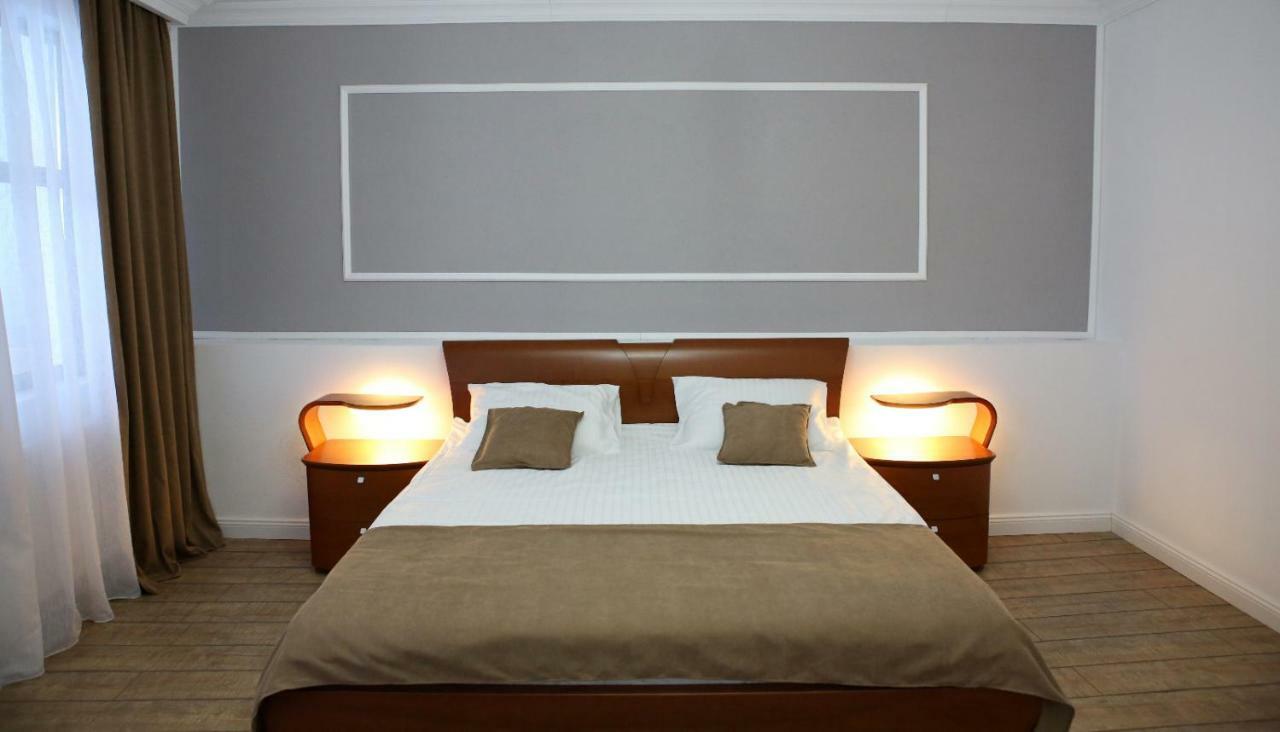 Aleea Teilor Hotel Cîmpulung Kültér fotó