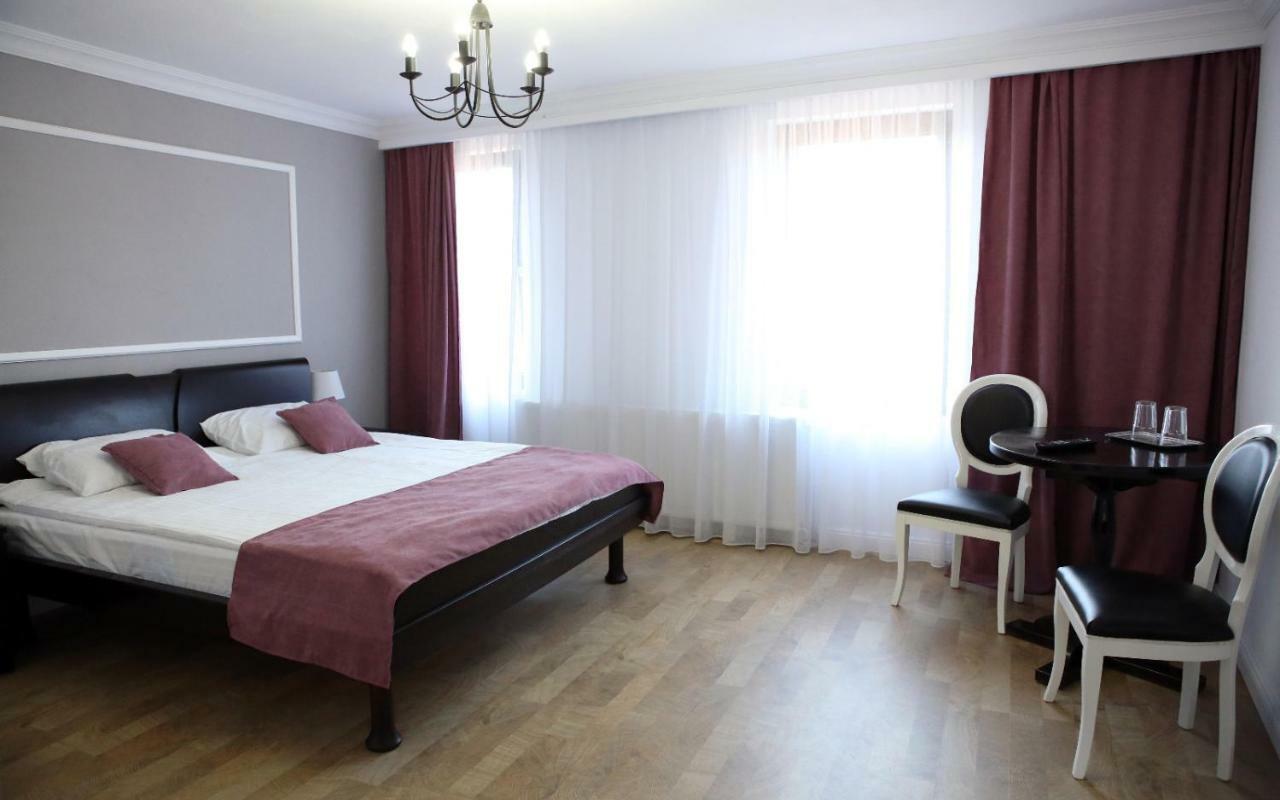 Aleea Teilor Hotel Cîmpulung Kültér fotó