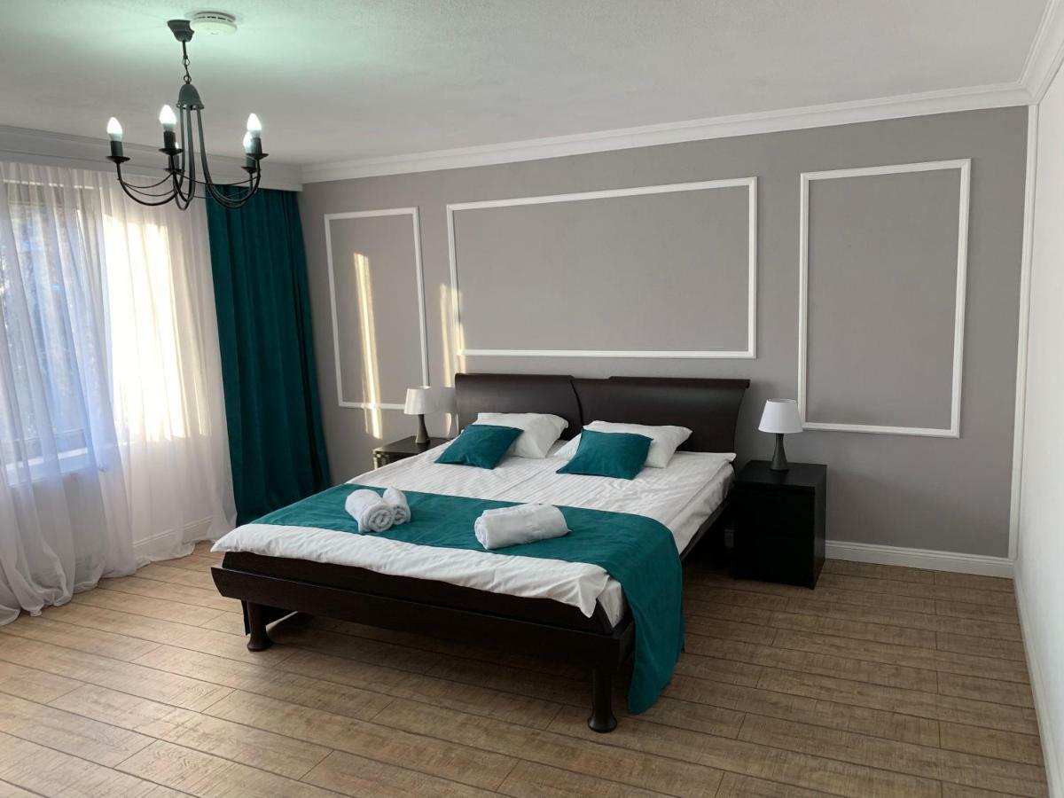 Aleea Teilor Hotel Cîmpulung Kültér fotó