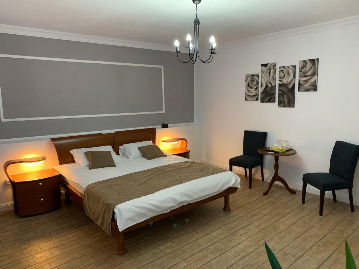 Aleea Teilor Hotel Cîmpulung Kültér fotó
