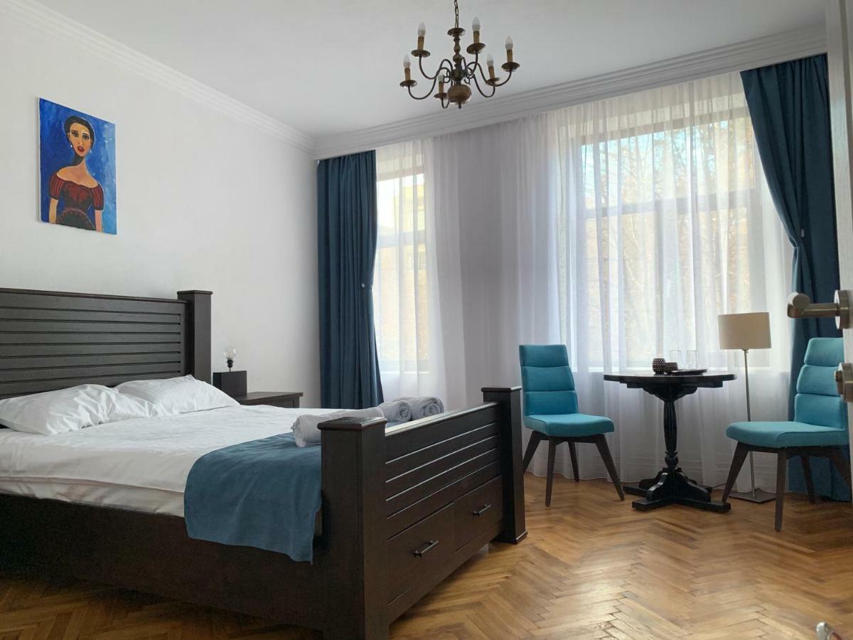 Aleea Teilor Hotel Cîmpulung Kültér fotó
